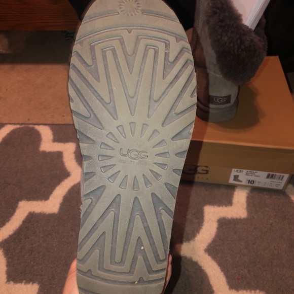 UGG Bailey Button (Grey) - Picture 4 of 5